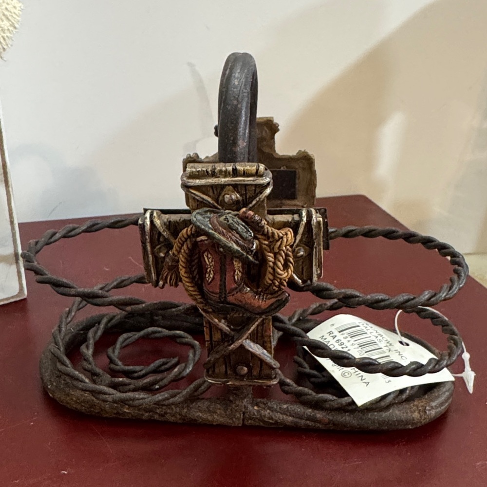 Rustic Southwestern salt and pepper shaker holder with a Twisted Metal Art